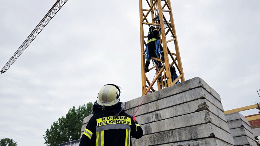 Feuerwehr trainiert Absturzsicherung