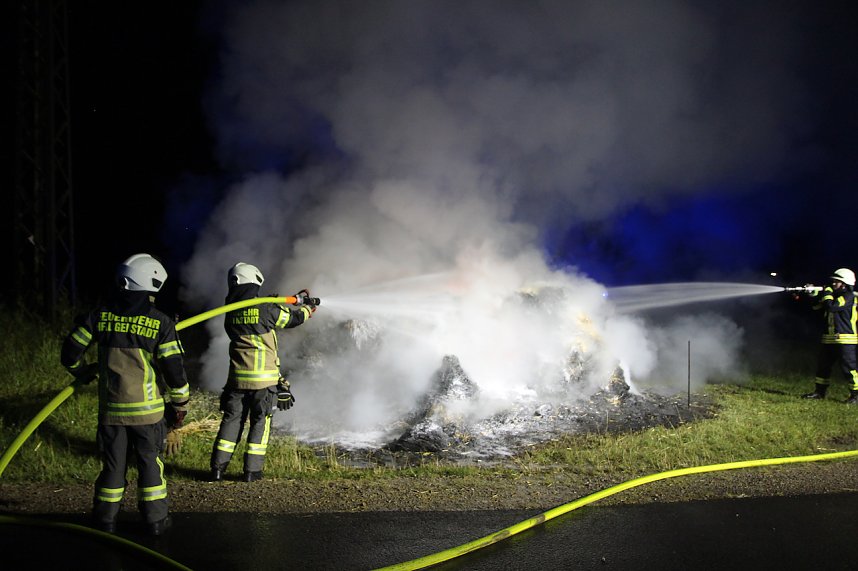 Strohballen brannten bei Mengelroda