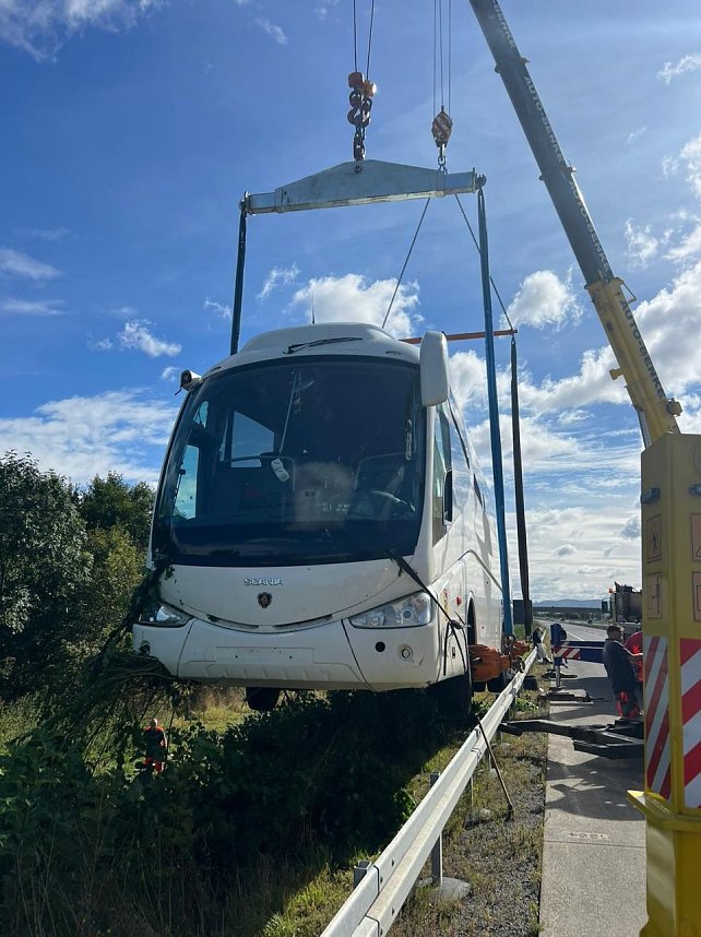 Verungl&uuml;ckter Bus an der A38