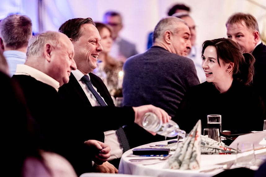 Weihnachtsfeier und Medienclub am Hexenbesen: der Nordth&uuml;ringer Unternehmerverband und die FUNKE Gruppe k&uuml;hrten am Montag die Unternehmerin des Jahres