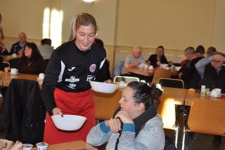 THC servierte im "Restaurant des Herzens"