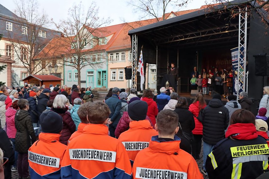 Das Friedenslicht ist in Heiligenstadt angekommen und wurde weiter verteilt