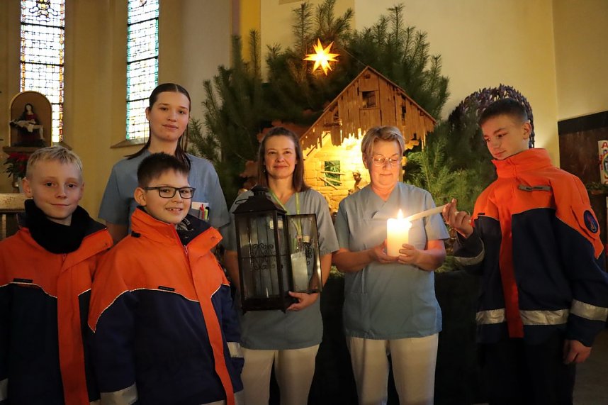Das Friedenslicht ist in Heiligenstadt angekommen und wurde weiter verteilt