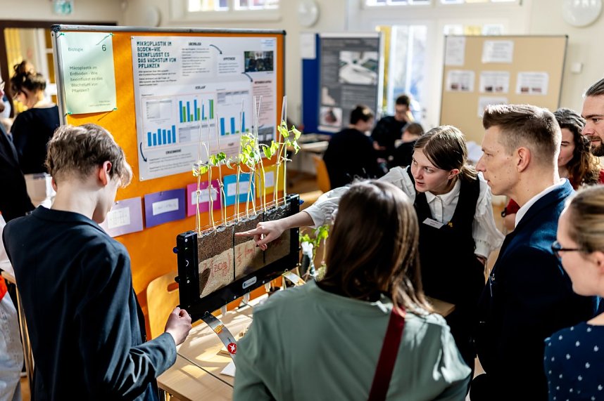 Jugend forscht im Audimax der Hochschule Nordhausen. 