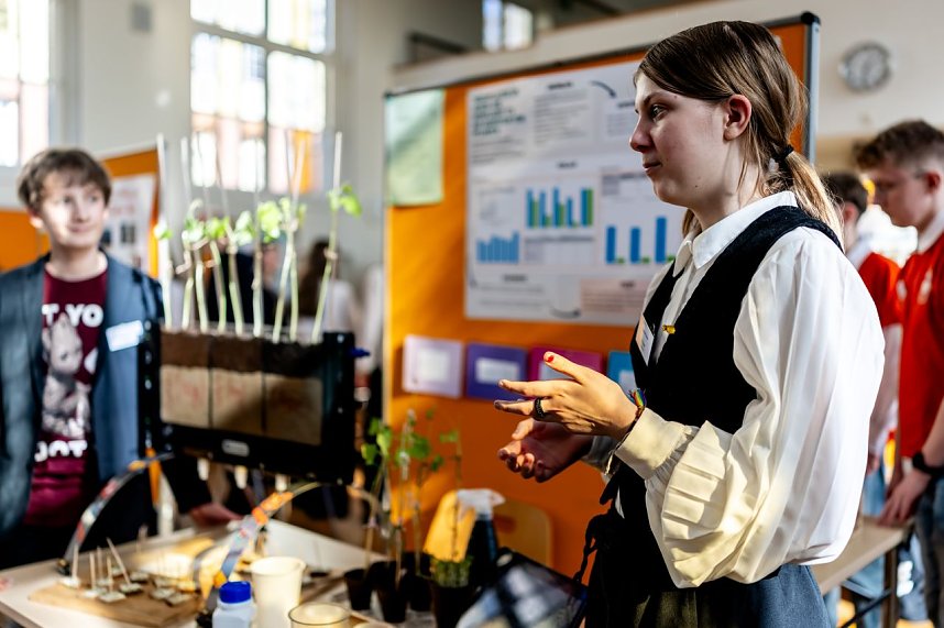 Jugend forscht im Audimax der Hochschule Nordhausen. 