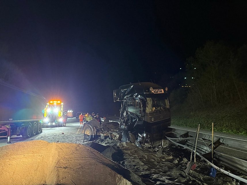 Bergungsarbeiten auf der A38