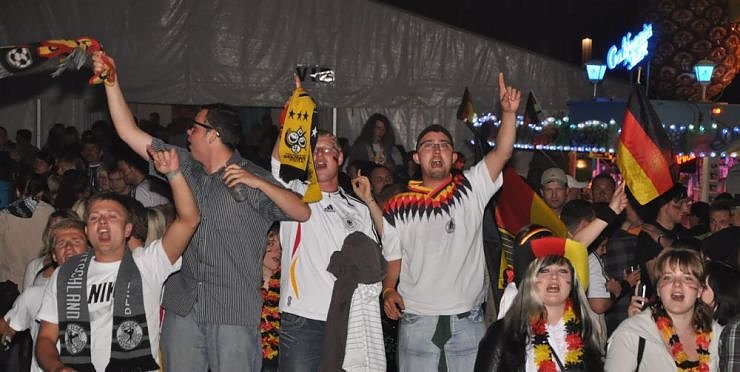 Public Viewing auf den Petersberg