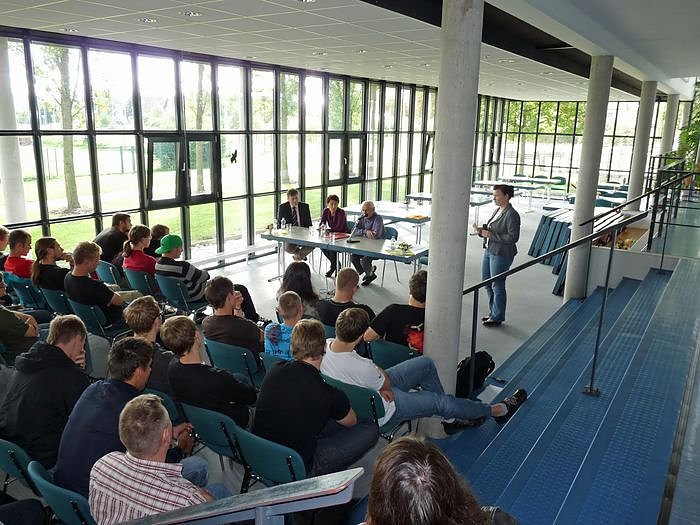 Ausstellung und Zeitzeugengespr&auml;ch